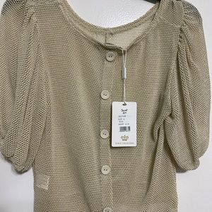 New top with puff sleeves gathered in back large